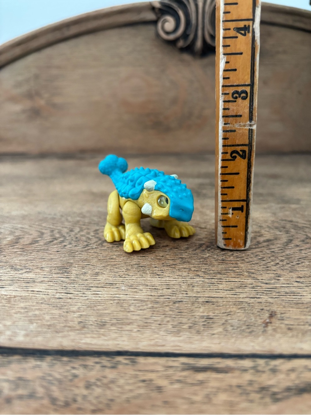 Imaginext Jurassic World Camp Cretaceous Bumpy Ankylosaurus Mini Figure Toy